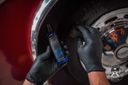 Tyre Dressing appliqué avec applicateur sur la surface du pneu et jante