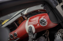 Leather Care Set – Interior de carro clássico vermelho com detalhes cromados no tablier, volante forrado a couro e instrumentos vintage | Cuidado do Couro | miio Store