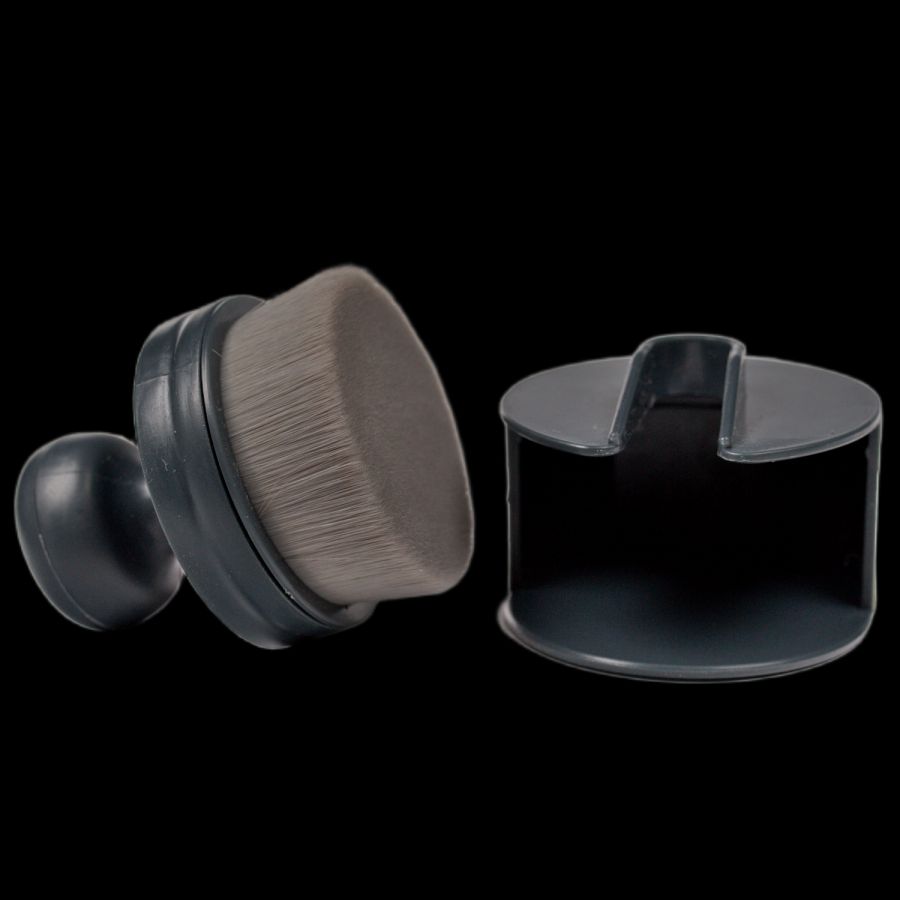 Achieve even coverage with the ergonomic shape of the tire application brush.